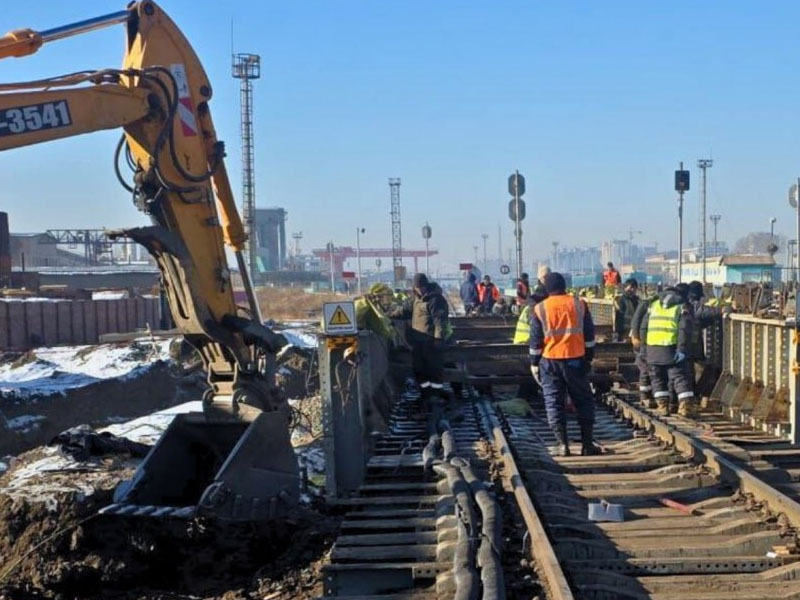 Төмөр зам доогуурх нүхэн гарц төслийн бүтээн байгуулалтын ажил үргэлжилж байна
